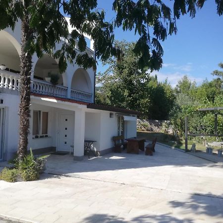 Apartman Nevia Lka Opric Экстерьер фото