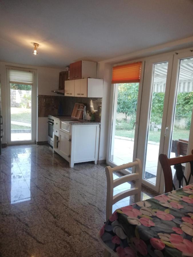 Apartman Nevia Lka Opric Экстерьер фото