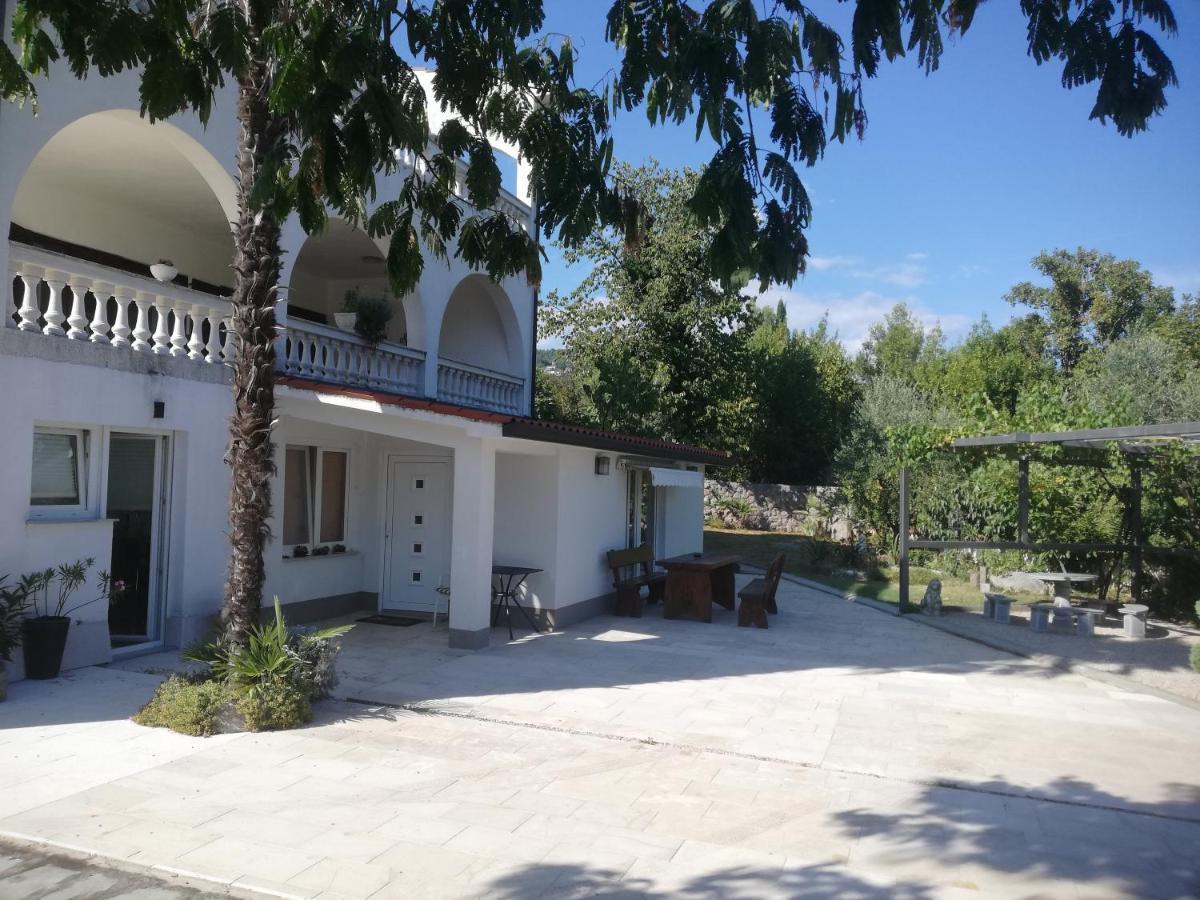 Apartman Nevia Lka Opric Экстерьер фото