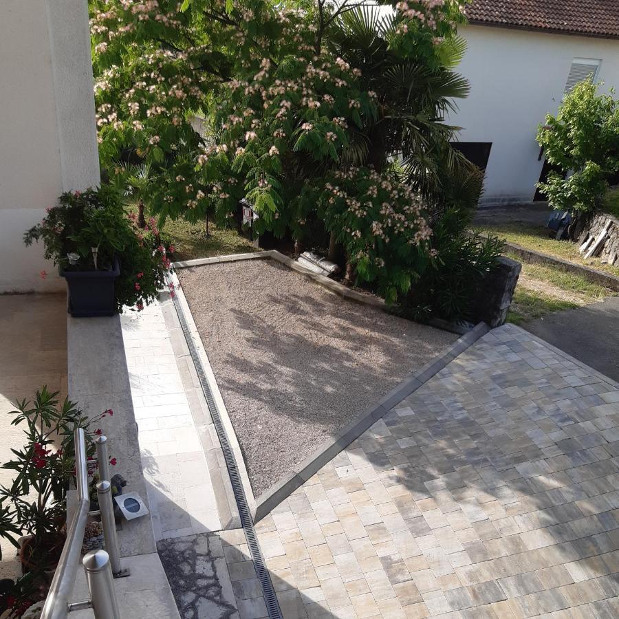 Apartman Nevia Lka Opric Экстерьер фото