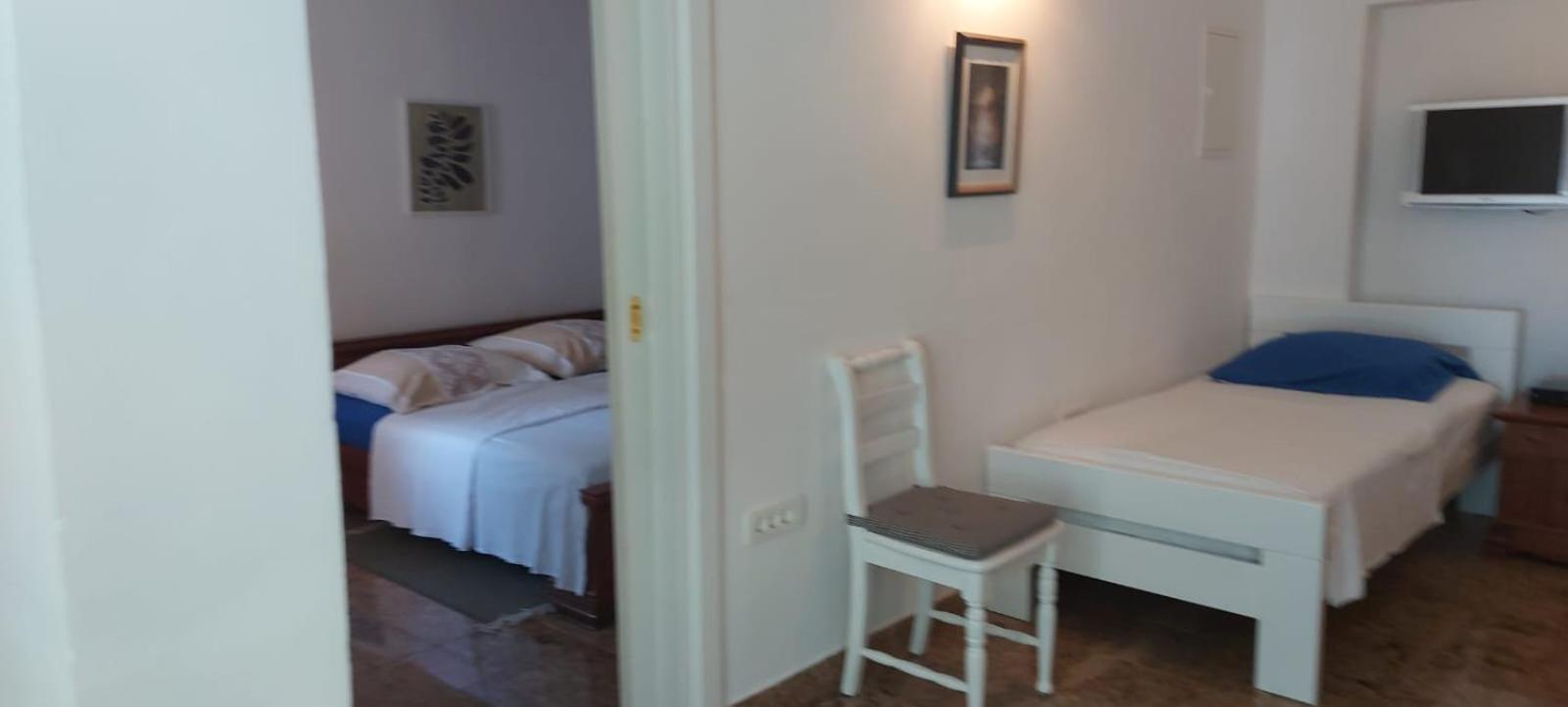 Apartman Nevia Lka Opric Экстерьер фото